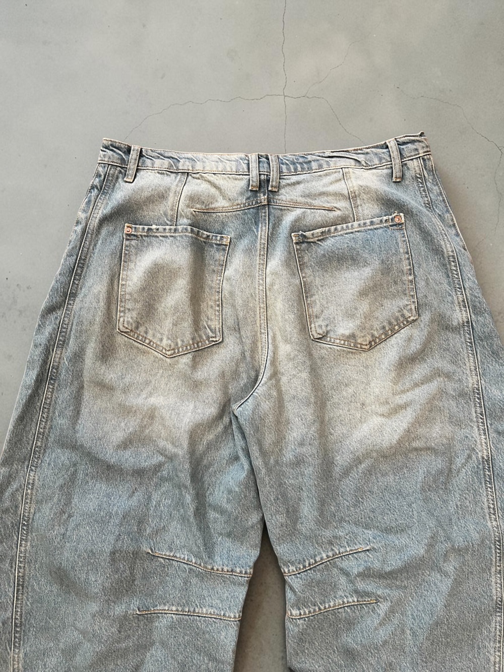 We The Free Good Luck Barrel Jeans - 33" - Picture 4 of 6